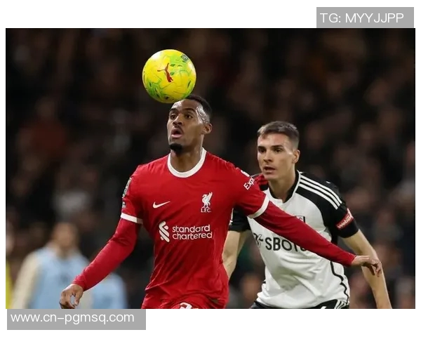 切尔西与利物浦激战正酣谁将赢得英超巅峰对决的胜利